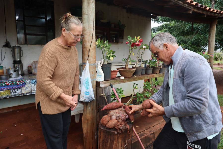 Casal troca a boleia do caminhão pela roça e transforma vida com apoio do Senar/MS