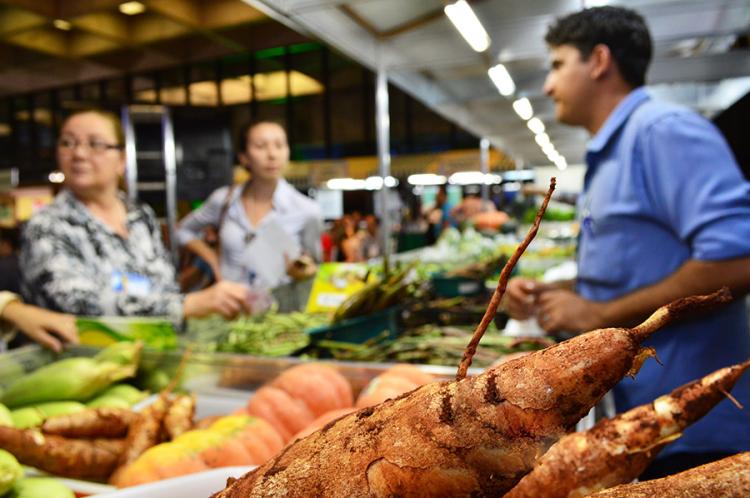 Senar/MS ajuda feirantes a atrair clientes e melhorar as vendas